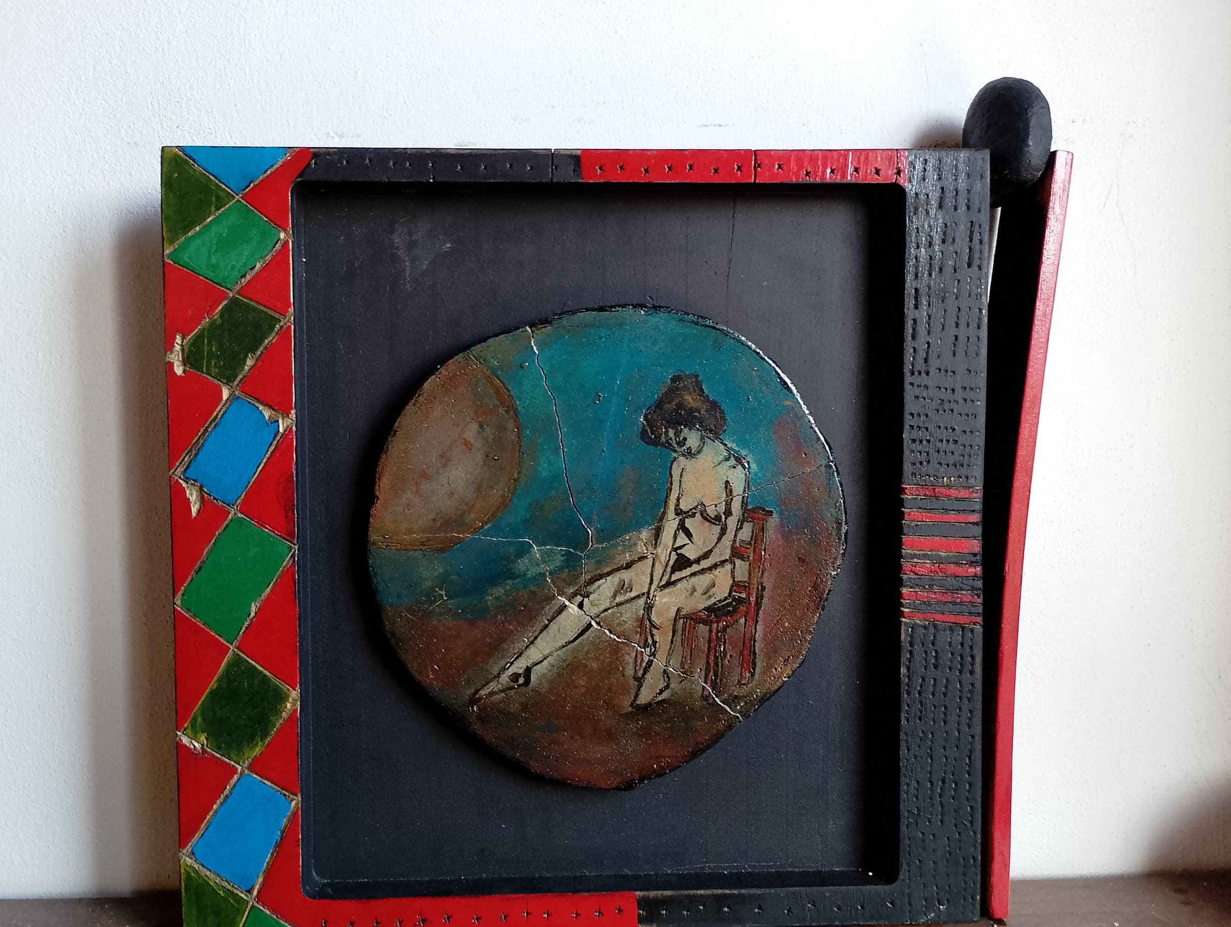 Attesa, Legno smalti cemento pigmenti, Finita 40x36interna 22x23, di Basil
