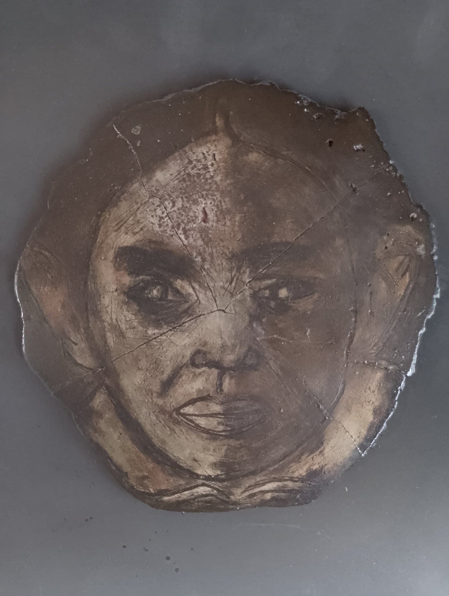 Venere nera, Legno cemento pigmenti, 35x35, di Basil